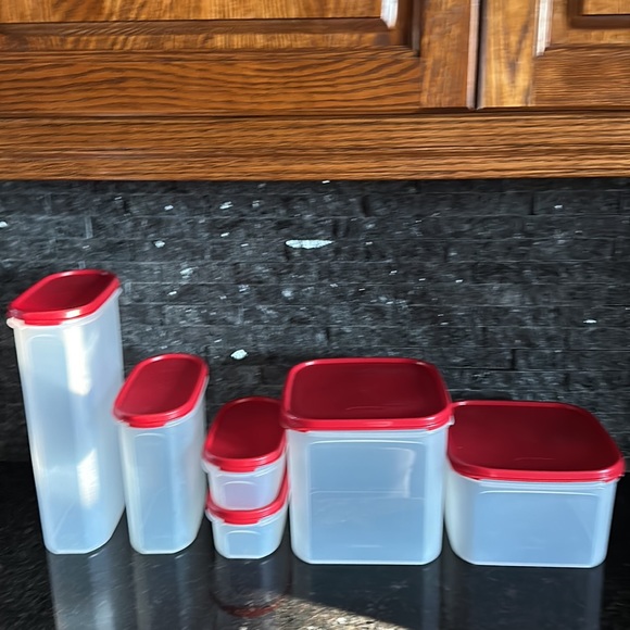 Six pieces of Tupperware, hardly used. - Picture 2 of 4